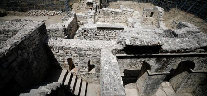 'Noel Baba'nın rezidansı' seraların altında