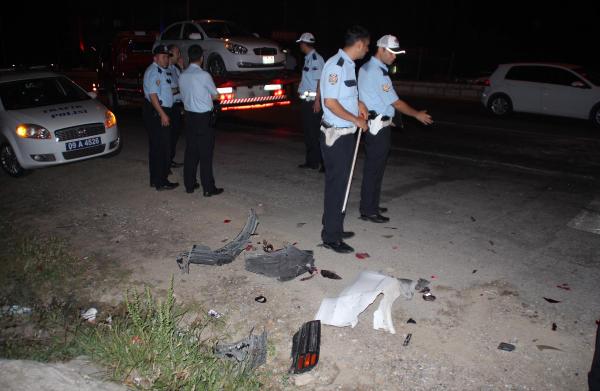 Alkollü sürücü trafik ışıklarında bekleyen otomobile çarptı: 6 yaralı