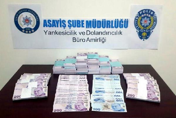 Dolandırıcılar son anda yakalandı