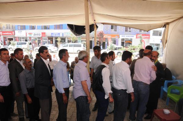 HDP'li milletvekiline tebrik kuyruğu
