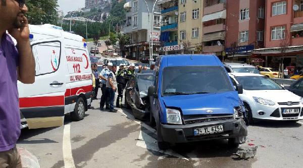 izmit'te 5 aracın karıştığı zincirleme kaza: 5 yaralı