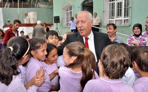 Atık pil toplama kampanyasında 3'üncü olan okula satranç takımı