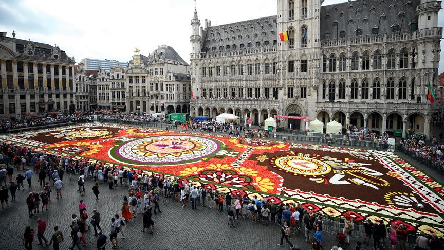 Grande Place'da çiçekler açtı