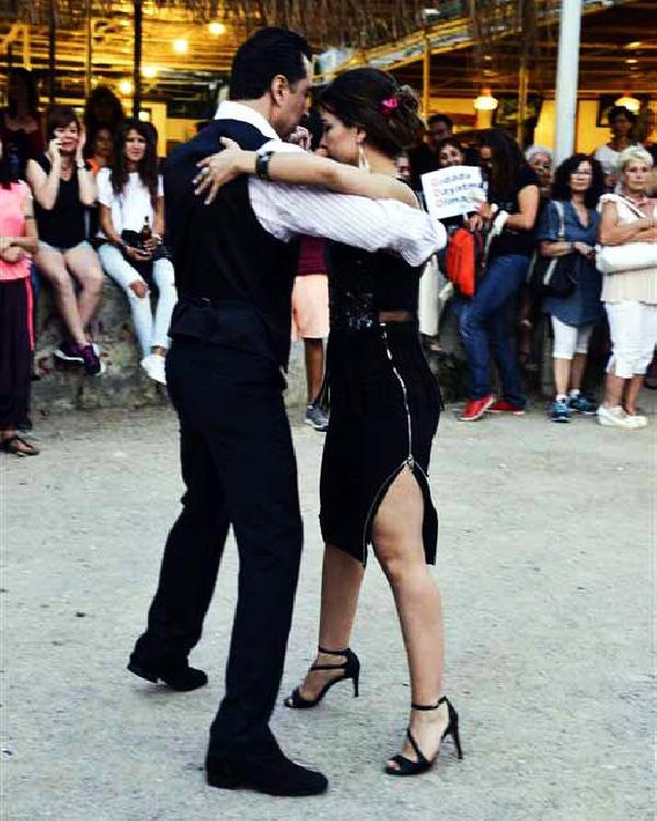 Gümüşlük'te gün batımında tango keyfi