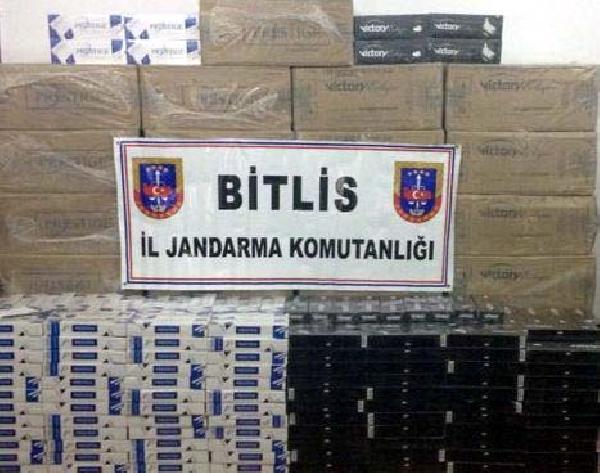 Kamyonette 12 bin paket kaçak sigara ele geçirildi