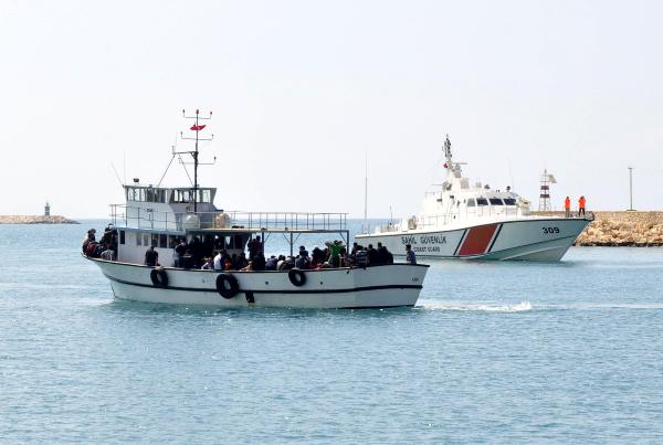 Mersin'de Sahil Güvenlik 150 Suriyeli mülteciyi yakaladı