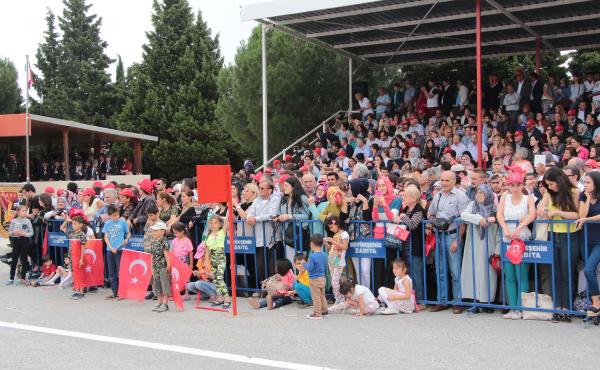 Manisa'da 4 bin 883 acemi er yemin etti