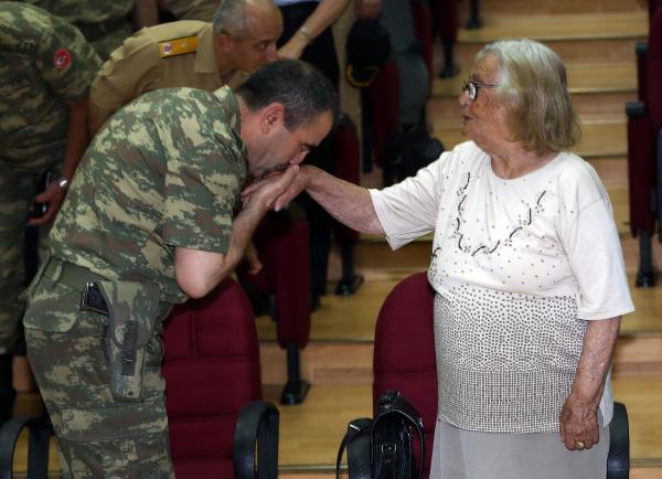 Şehit Teğmen Gönyeli’nin annesi : “Sizleri gördükçe oğlumu hatırlıyorum”