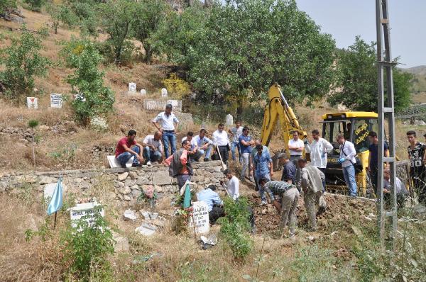 PKK'lının mezarı açılarak cenazesi ailesine teslim edildi