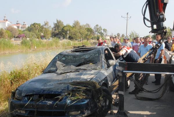 Sulama kanalına uçan otomobilde 2 kişi öldü