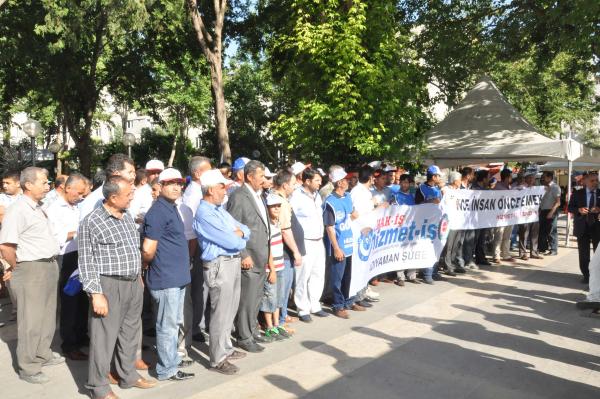 Adıyaman’da işten çıkartılan işçilerden protesto