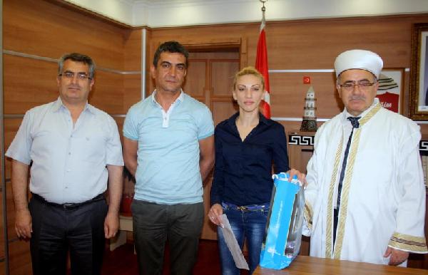 Ermenistan uyruklu kadın, Müslüman oldu