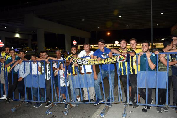 Fenerbahçe'ye İzmir'de coşkulu karşılama