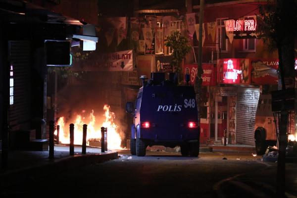 (FOTOĞRAF) Okmeydanı'nda molotoflu gece...