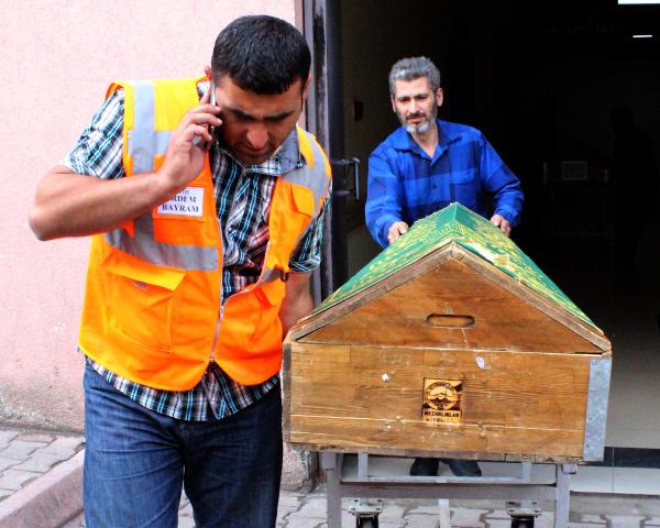 Suriyeli baba- kız Kayseri’de su basan bodrumda can verdi (2)