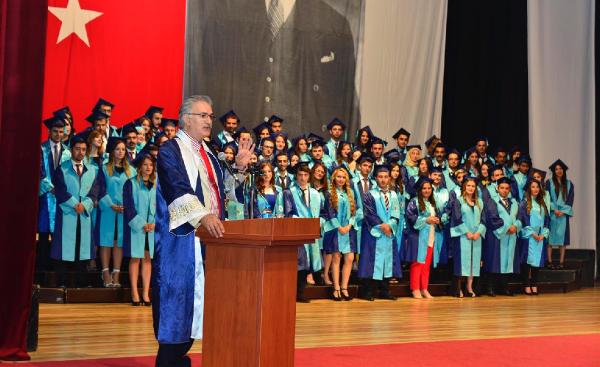Diplomasını Özgecan Aslan'a ithaf etti