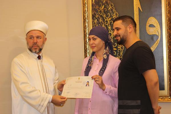 Müslüman olup Zeynep adını aldı
