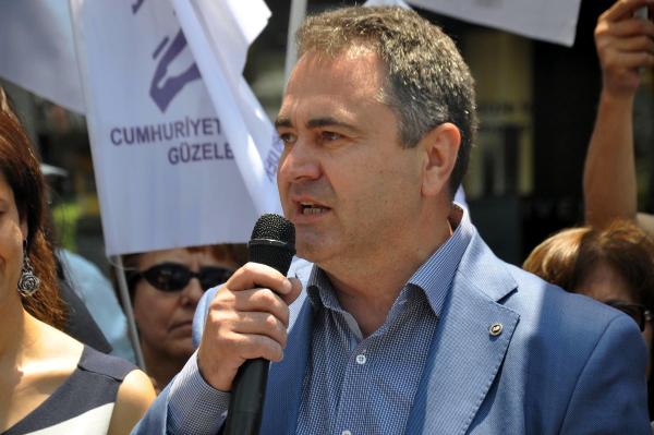 İzmir'de, Anayasa Mahkemesi'nin dini nikah kararına tepki