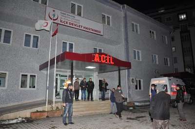 Çığ altında kalan işçilerin ailesi umutlu bekleyişte (6)