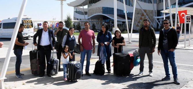 Uçak, gurbetçileri beklemeden gitti