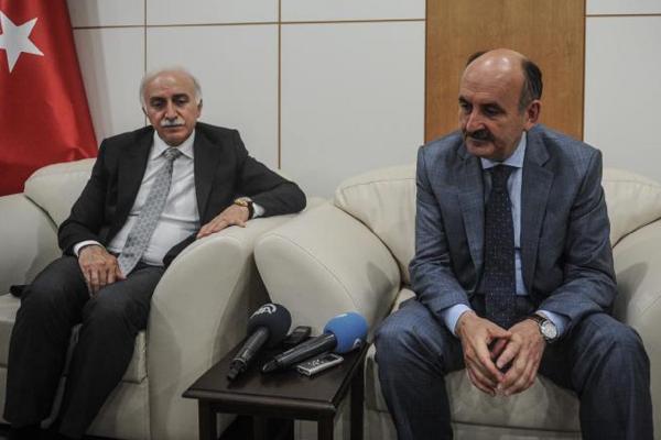 Bakan Müezzinoğlu öldürülen doktorun ailesini ziyaret etti
