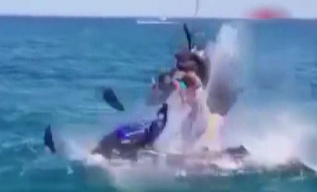 Jet ski patladı, baba ve oğlu yaralandı