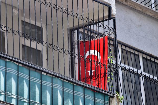 Rahip Brunson'ın evine Türk bayrağı asıldı