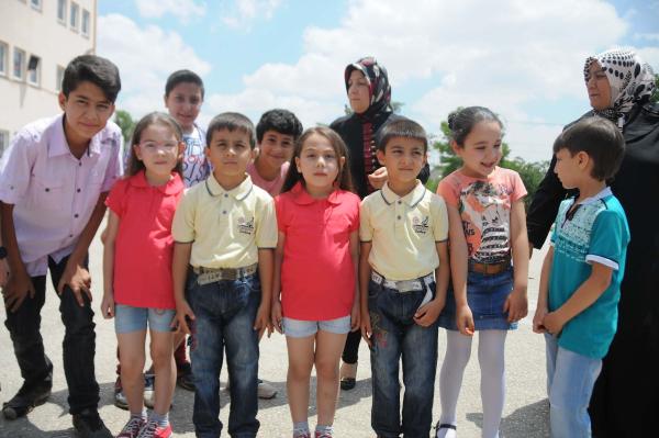 Okullarının değişmesine tepki gösterip, karne almadılar