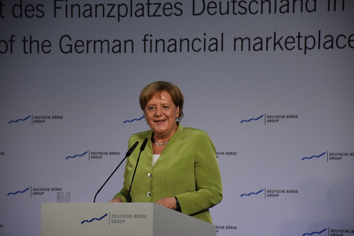 Merkel krizi fırsata çeviriyor
