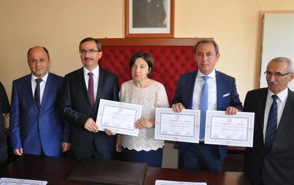 Denizli vekilleri mazbatalarını aldı