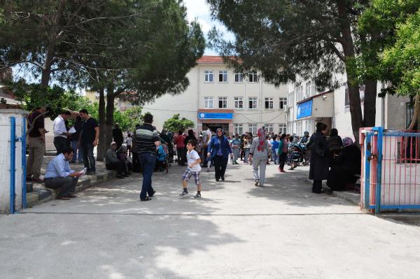 Somalı madenci çocuğu ikizlerin buruk karne sevinci