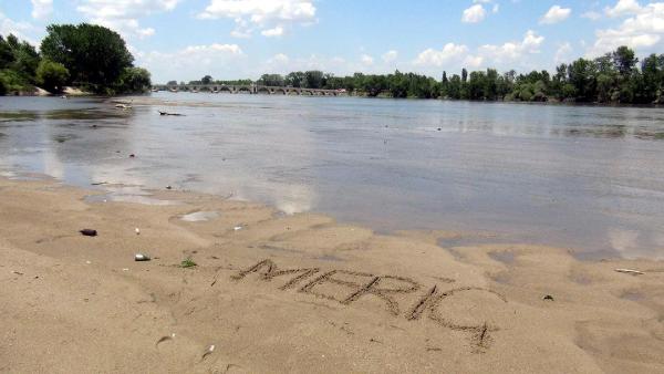 Edirne'de nehir yataklarında kum adacıkları oluştu