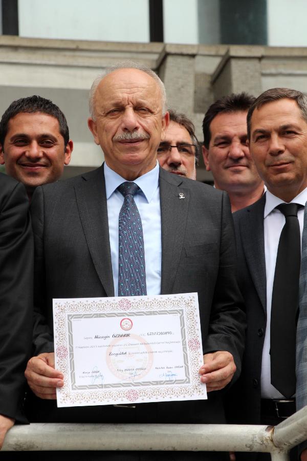 Cumhurbaşkanı Erdoğan'ın cezaevi savcısı milletvekili mazbatasını aldı