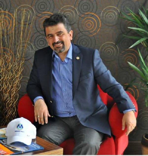 Kendisine oy veren 10 hemşehrisini arıyor