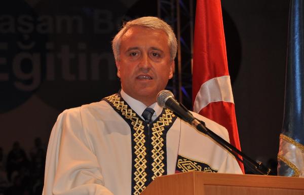 AÖF'te mezuniyet coşkusu