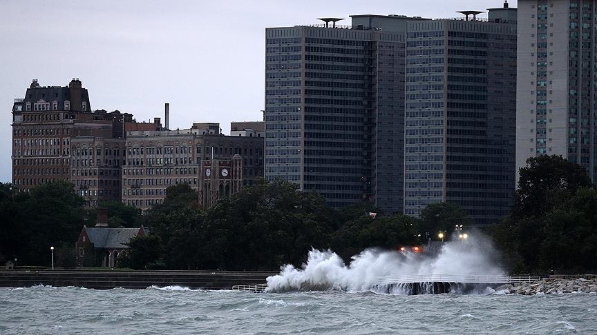 Dev dalgalar Chicago’da can aldı