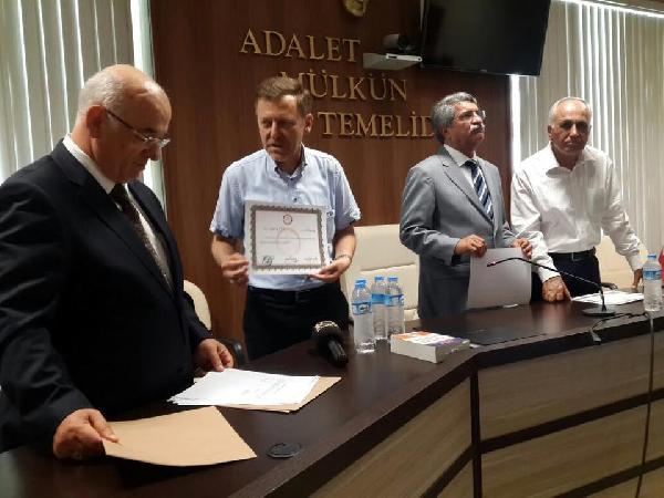 Mersin'de milletvekilleri mazbata aldı
