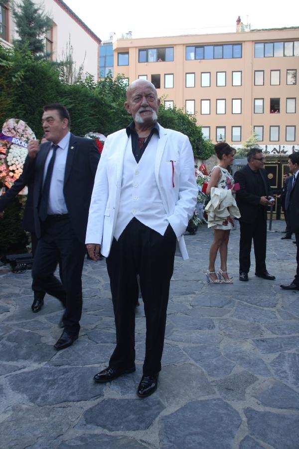 Fotoğraflar // Sümer Tilmaç düğünde geçirdiği kalp krizi sonucu öldü