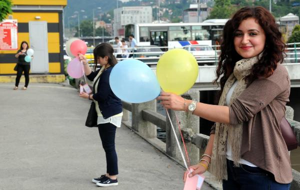 Kordonboyu'nda balonlu, pankartlı evlilik teklifi