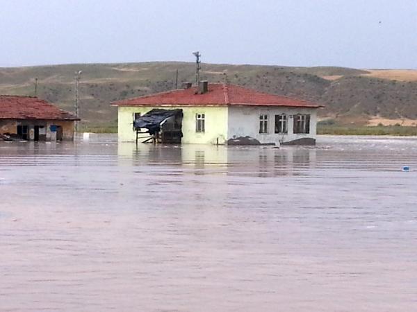 Çankırı’da hasat bekleyen köylüyü sel vurdu