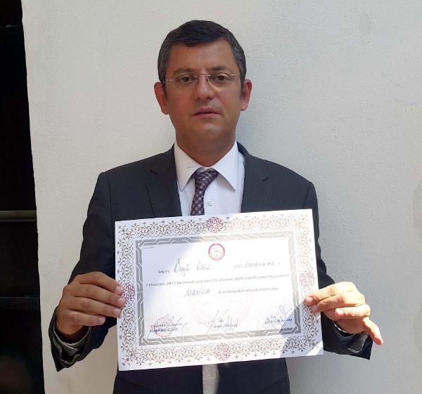 Milletvekili Özel, mazbatasını aldı
