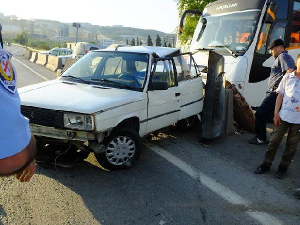 D-100 Karayolunda otomobile arkadan çarptı: 2 yaralı