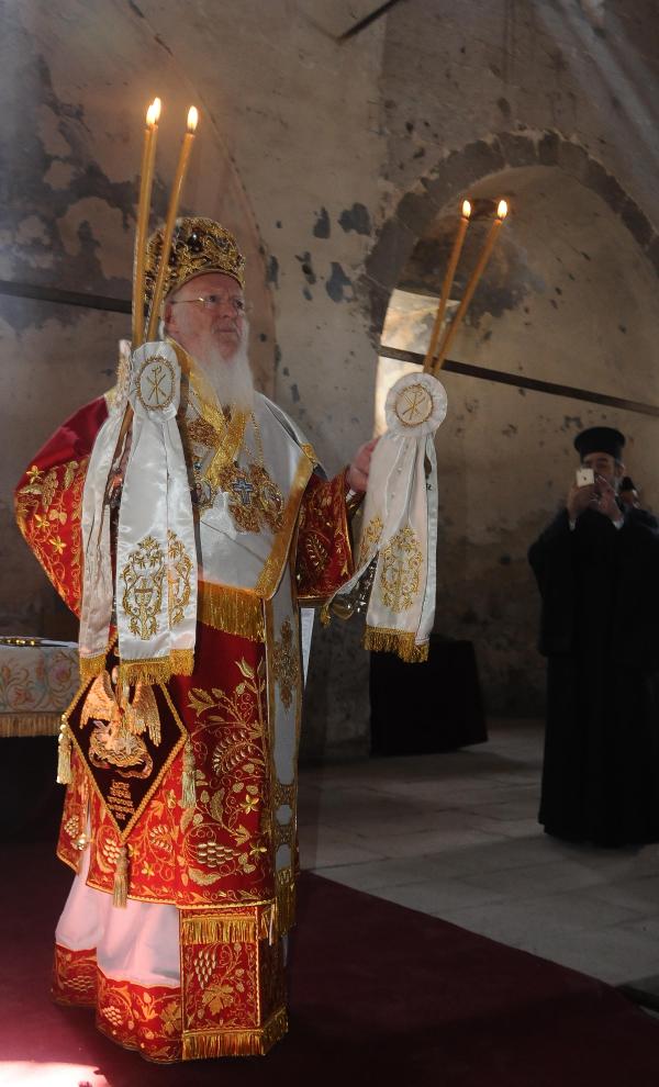 Fener Rum Patriği Bartholomeos, Kapadokya’da ayin yönetti, faytona bindi