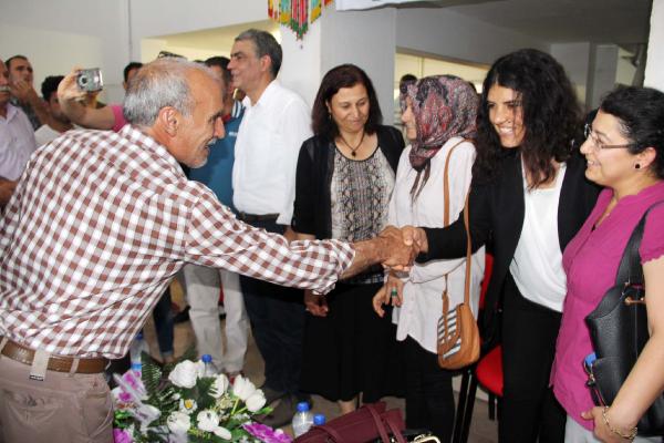 Şanlıurfa'da HDP'li vekiller tebrikleri kabul etti