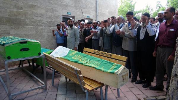 Elazığ'daki patlamada ölen baba ve iki çocuğu toprağa verildi
