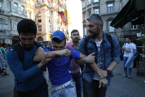 Taksim'de eylem yapmak isteyen gruba gözaltı