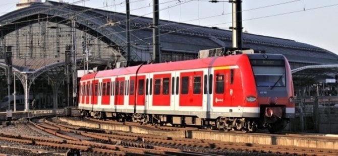 Hollanda’da tren faciası: 4  çocuk öldü