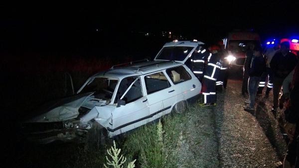 İki otomobil çarpıştı: 1 ölü, 7 yaralı