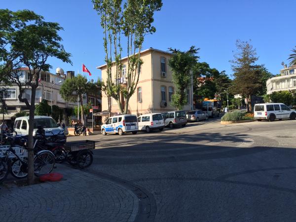Büyükada araçtan geçilmiyor, faytoncular müşteri seçiyor