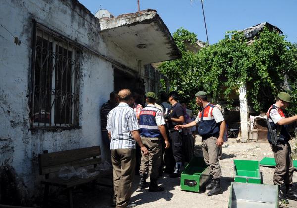 Annesini odaya kilitledi, hamile ablası ve 2 yeğenini öldürdü